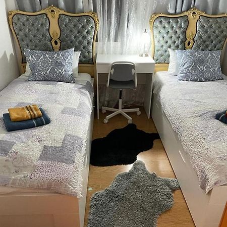Cozy Flat Apartment ซานต์อาเตรียเดเบซอซ ภายนอก รูปภาพ