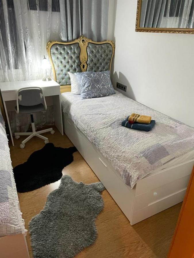 Cozy Flat Apartment ซานต์อาเตรียเดเบซอซ ภายนอก รูปภาพ
